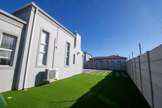 4 Bedroom Property for Sale in Parklands North Western Cape